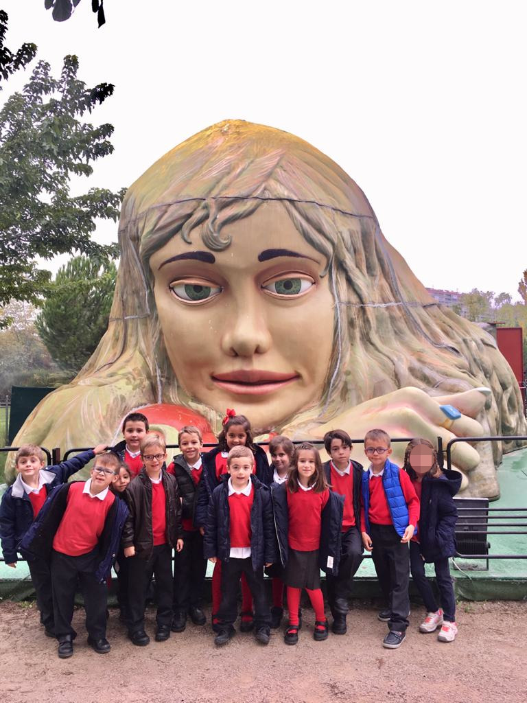 VISITA_MUJER_GIGANTE