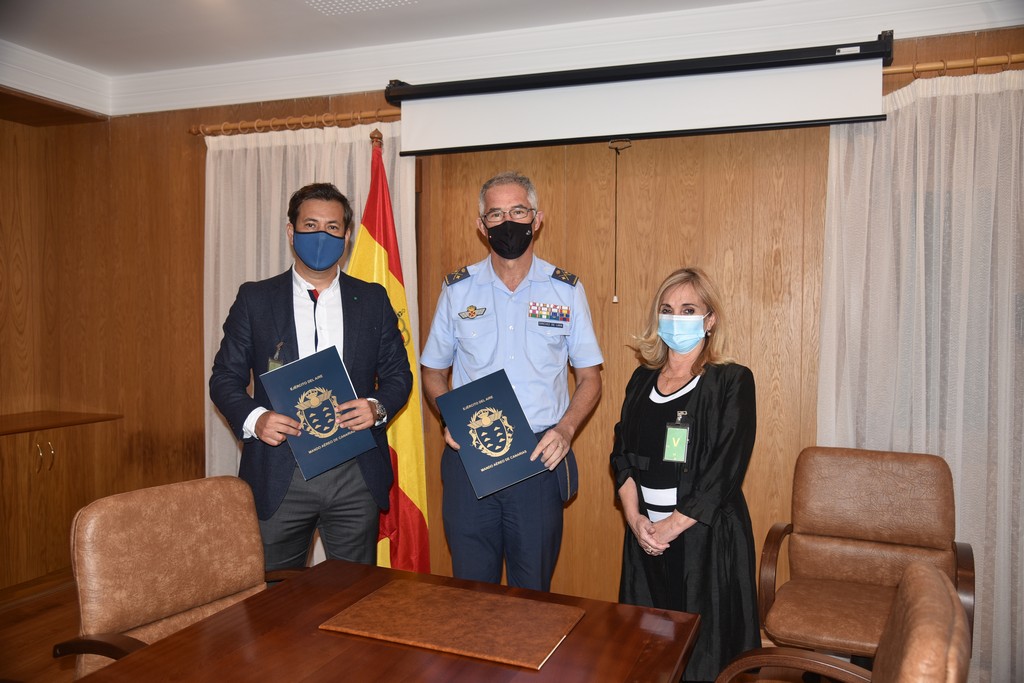 Firmantes con Eloisa Moreno Talaya