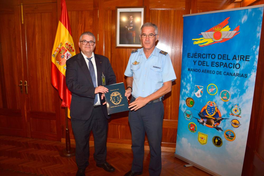 Firma del PGA con PLOCAN