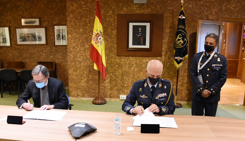 Firma del general jefe del Mando Logístico