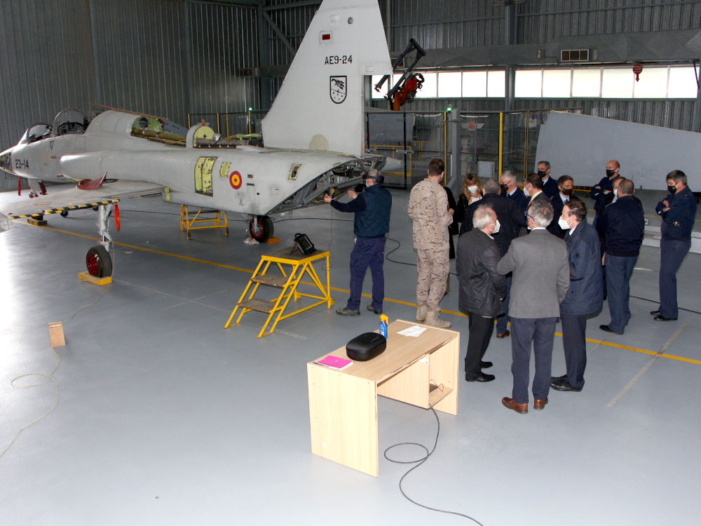 Visita a un Canadair en la Maestranza de Albacete