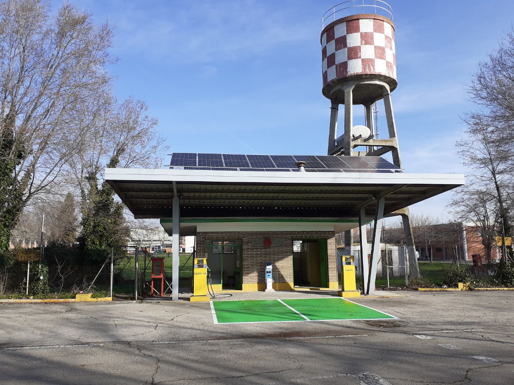 Primer punto de recarga fotovoltaico en el CLOMA