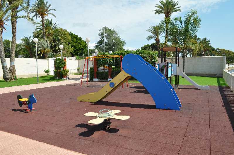 PARQUE_INFANTIL_EN_ZONA_BALNEARIO