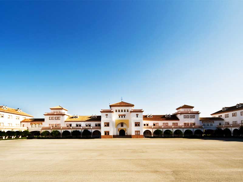 Panorámica de la plaza de la base