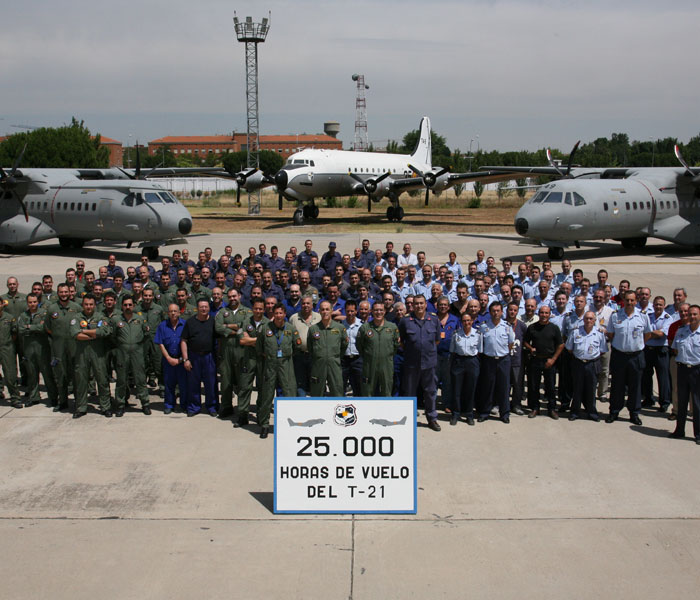 25.000 horas de vuelo del T.21