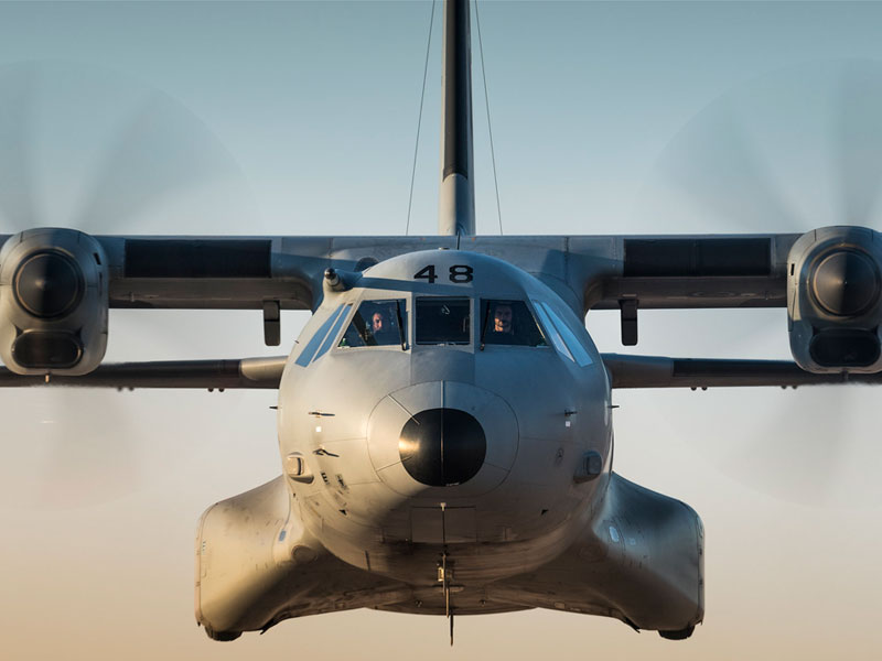 Vista frontal de un T.21 en vuelo