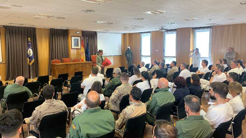 AFECTUOSA_FELICITACION_DEL_PERSONAL_DEL_CIMA_A_LA_EXCMA._SRA._GENERAL_GARCIA_TOLEDANO