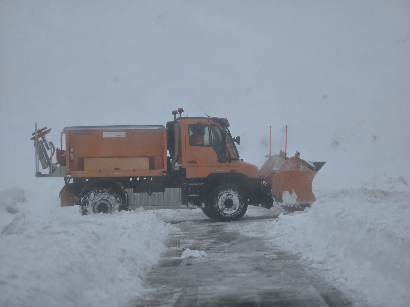 La borrasca Claudia deja su blanca huella en el EVA nº. 12