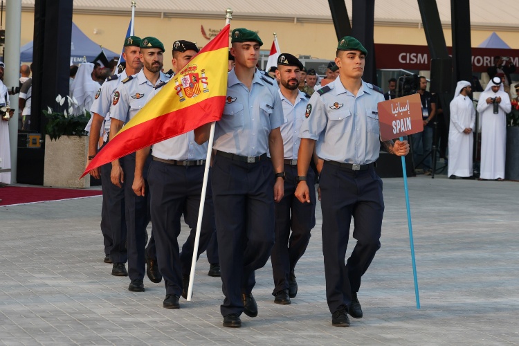 El soldado Murillo se convierte en el paracaidista más joven en obtener la titulación militar de paracaidista Tándem