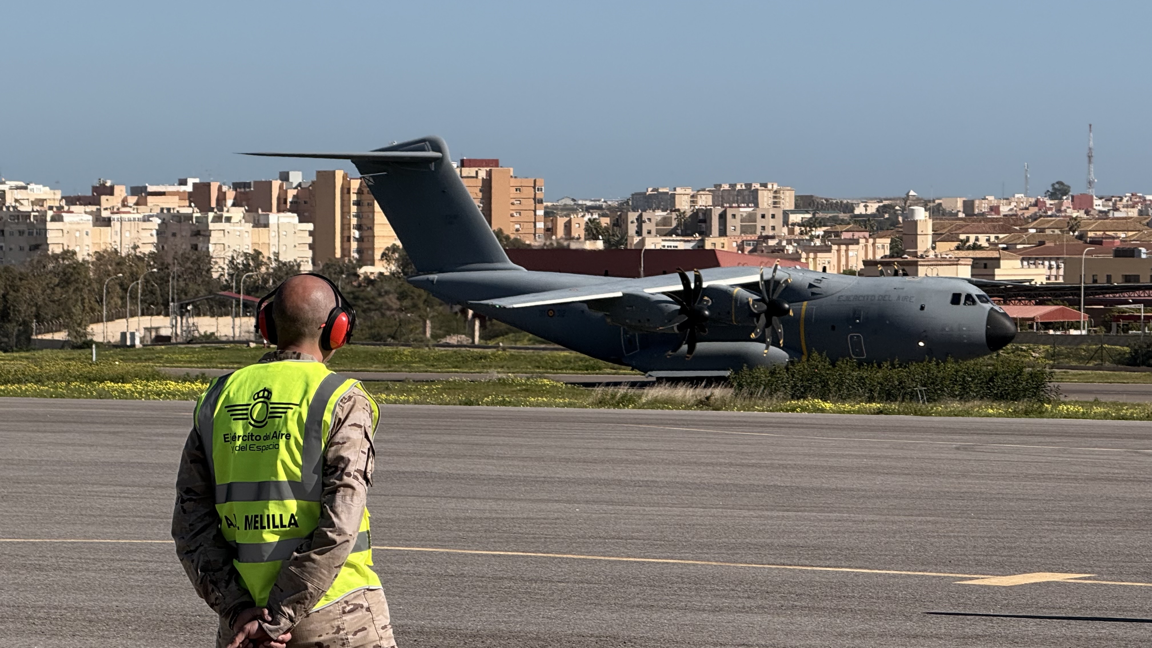 Primer aterrizaje y estacionamiento de un A400M en el Aeródromo Militar de Melilla