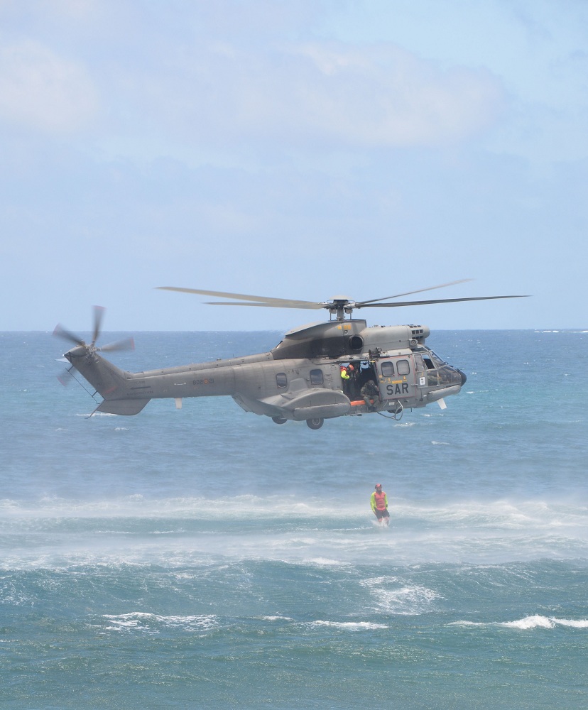 802 Escuadrón, los 'ángeles de la guarda' que protegen a los pilotos que participan en el Ocean Sky 2025