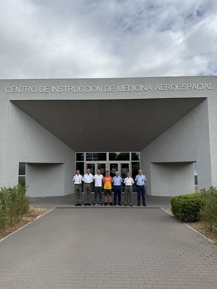 Del Centro de Instrucción de Medicina Aeroespacial de Torrejón de Ardoz a Tokio