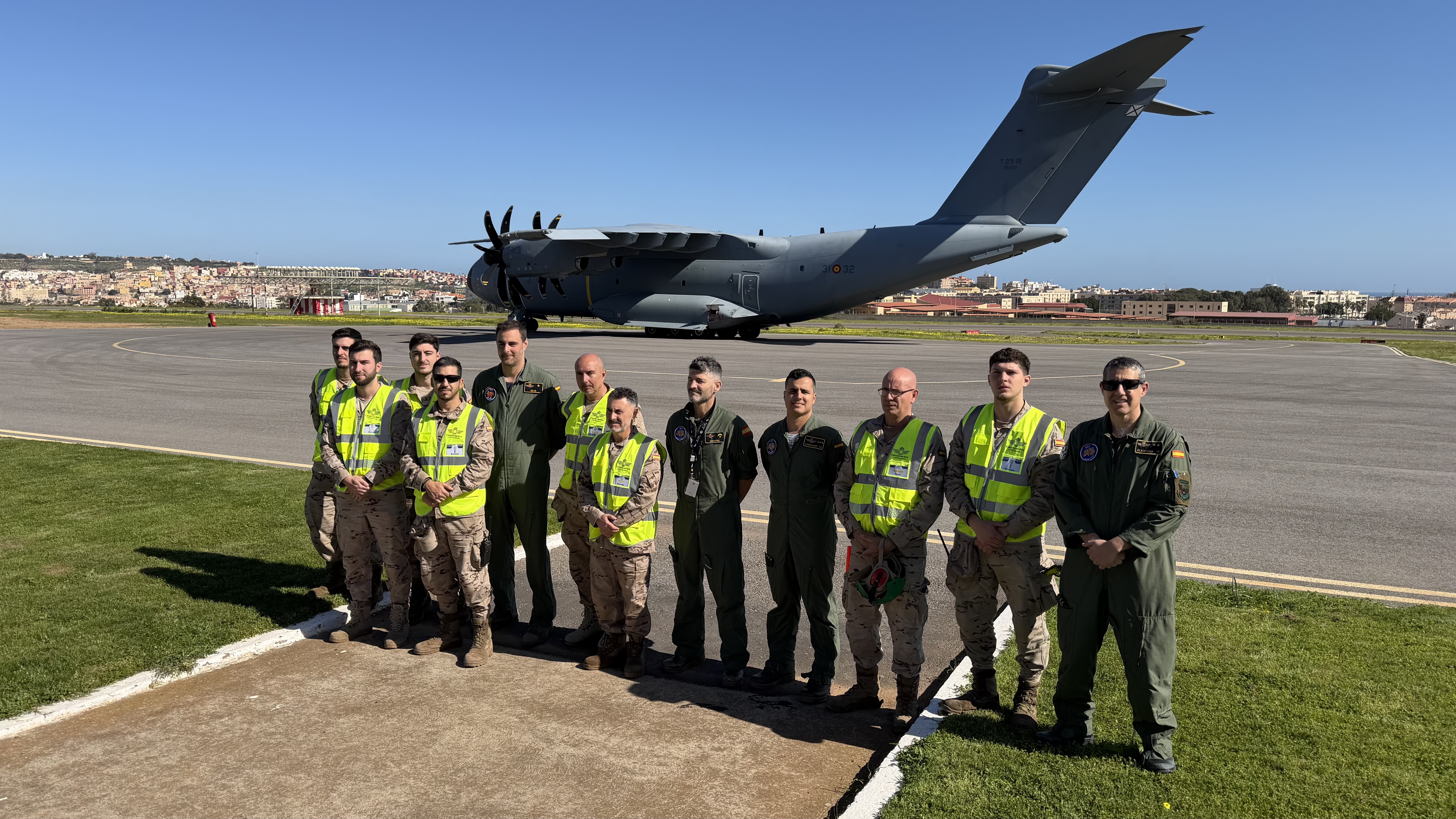 Primer aterrizaje y estacionamiento de un A400M en el Aeródromo Militar de Melilla
