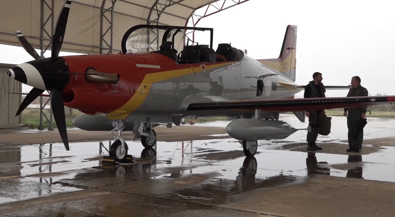 Dos aviones Pilatus PC-21 para ensayos en el CLAEX