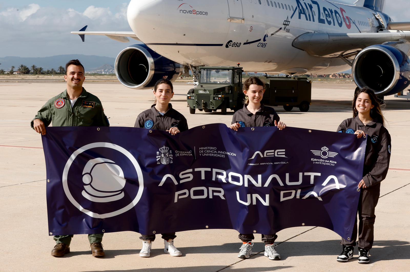 El Ejército del Aire y del Espacio acoge el ‘bautismo’ como embajadores del espacio de 30 jóvenes