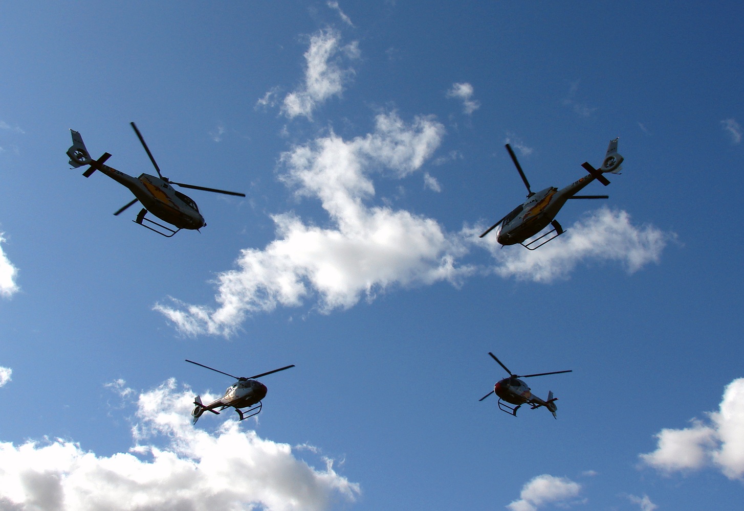 Cinco helicópteros dibujarán en el cielo de Ipanema una exhibición aérea única