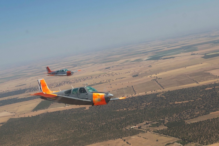 Imagen de El Ala 37 realiza un vuelo conmemorativo histórico para celebrar las 150 000 horas de la E-24