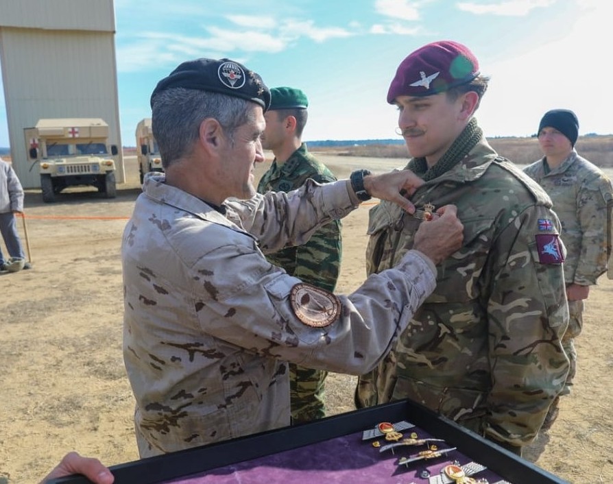 Imagen de Operación Memorial Randy Oler 'Toy Drop'