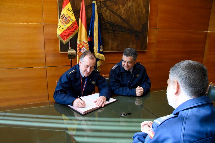 Dos aviones Pilatus PC-21 para ensayos en el CLAEX