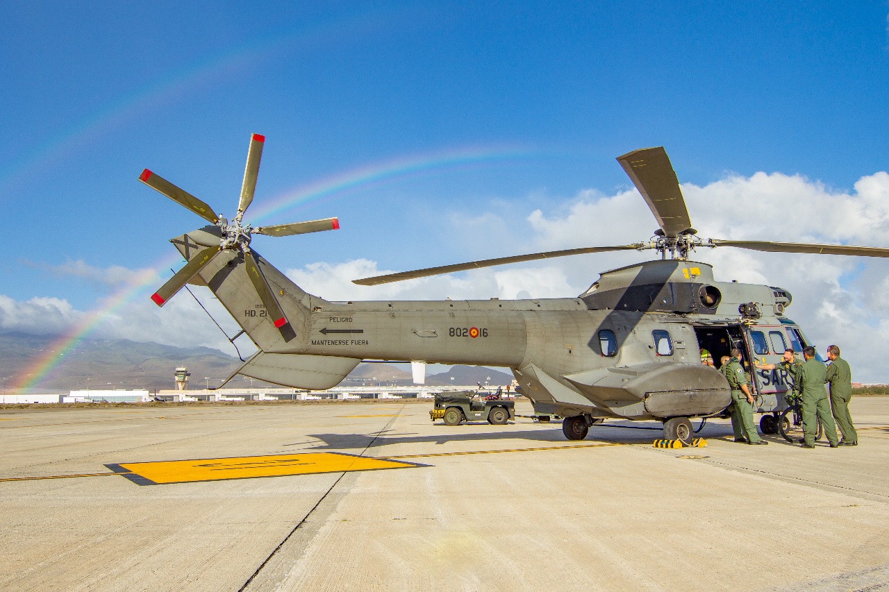 802 Escuadrón, los 'ángeles de la guarda' que protegen a los pilotos que participan en el Ocean Sky 2025