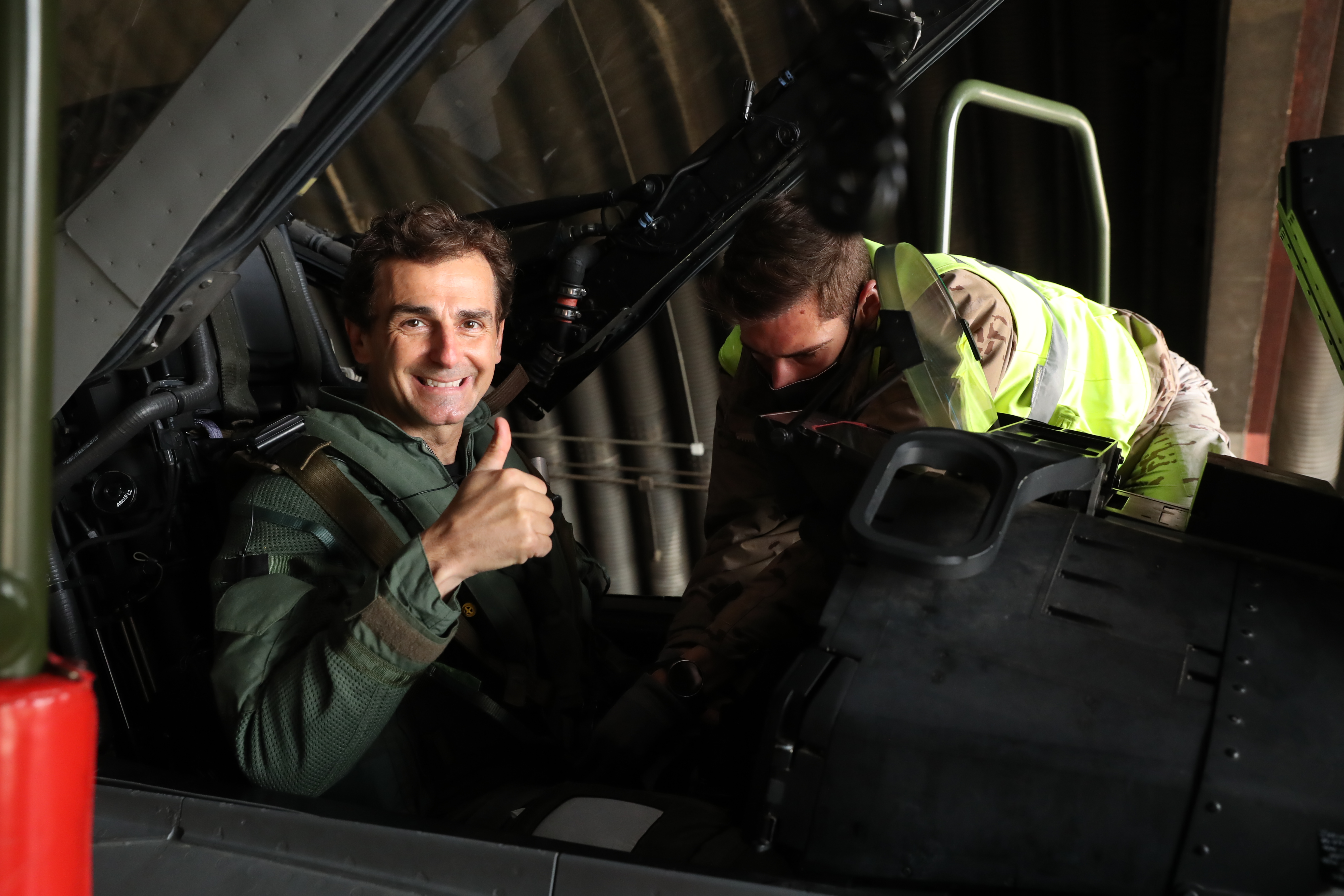 Pedro de la Rosa en la Base Aérea de Albacete