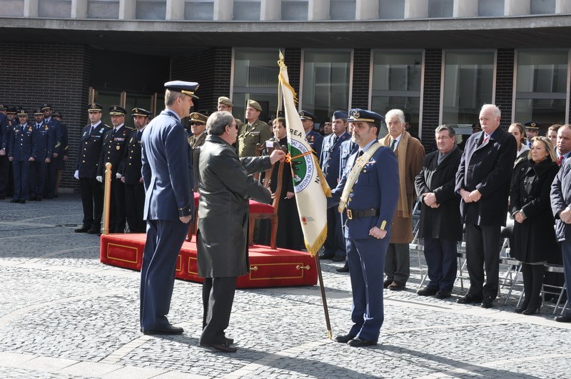 Entrega del guion de la Base Aérea de Matacán por parte del municipio de Santa Marta de Tormes, el 1 de febrero de 2015