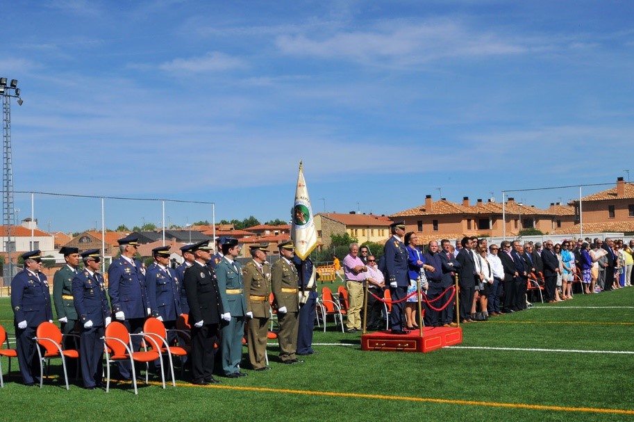 Jura de bandera de personal civil en el campo de fútbol Vicente del Bosque de la localidad de Cabrerizos (Salamanca), el 10 de junio de 2017
