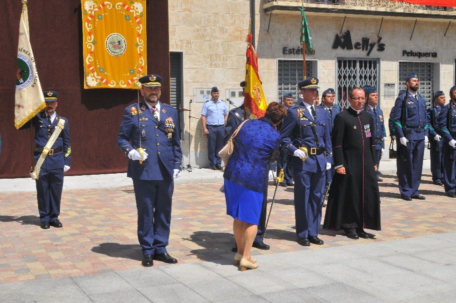 Jura de bandera en la plaza del Mercado de La Fuente de San Esteban (Salamanca) coincidiendo con las celebraciones del Día de las Fuerzas Armadas, el día 3 de junio de 2019