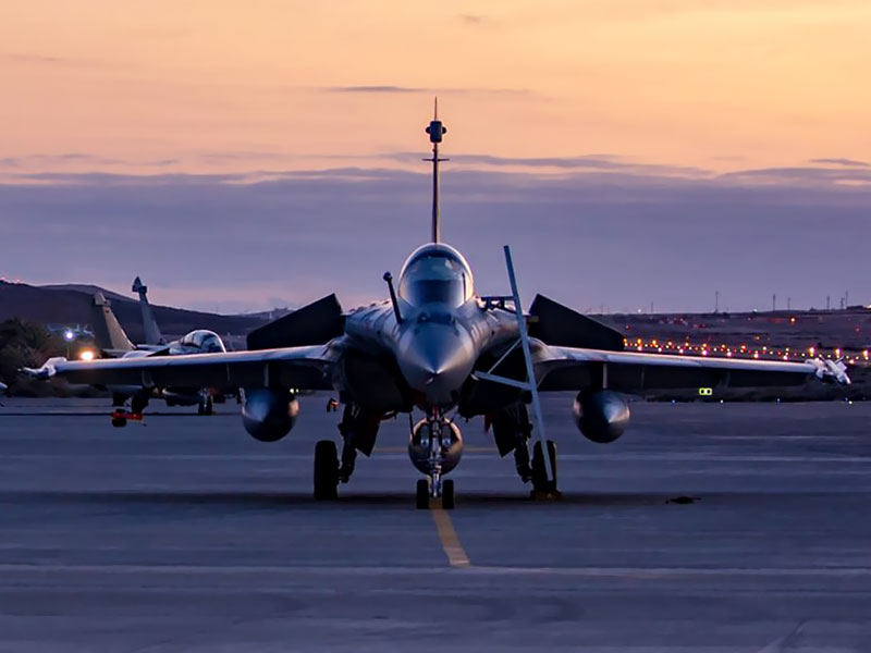 Vista frontal de un Rafale francés
