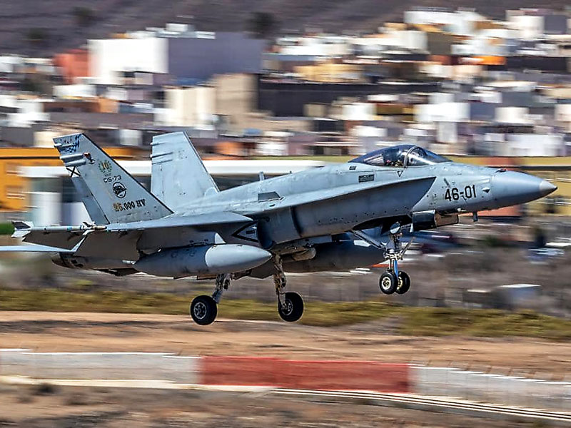 Despegue de un F-18 del Ala 46