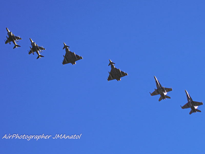 Vuelo en Formación de Harrier, Eurofighter y F-18