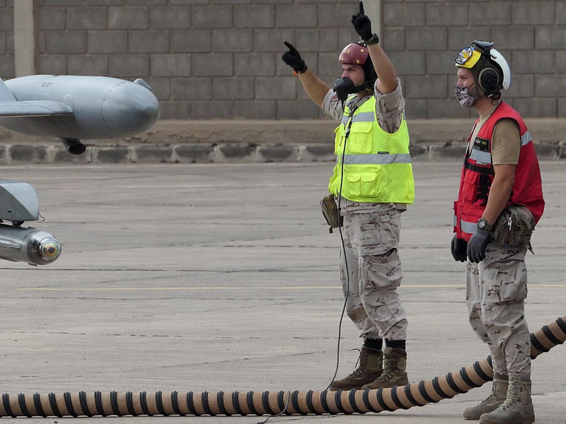 Mecánicos y auxiliares de vuelo