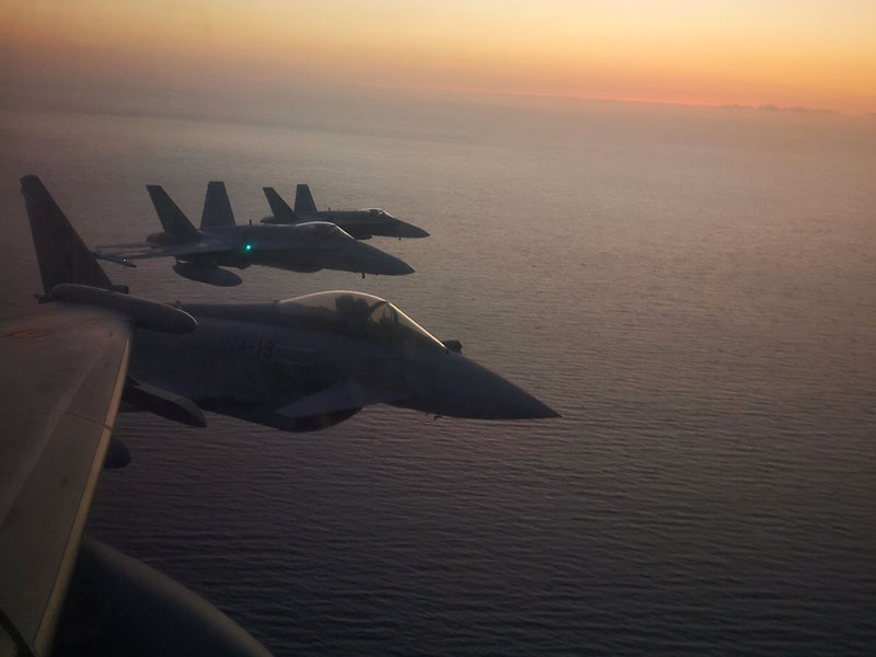 Formación en vuelo vista desde cabina