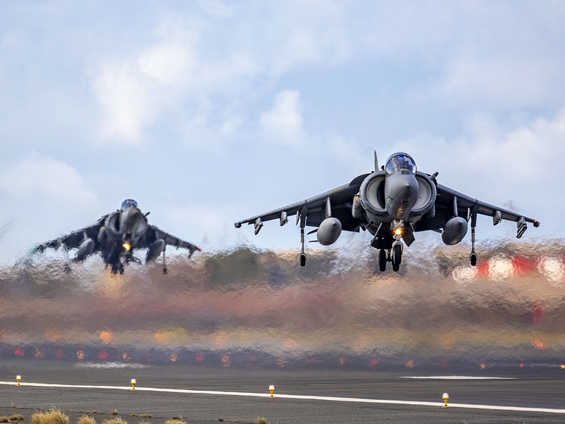 Despegue de dos Harrier