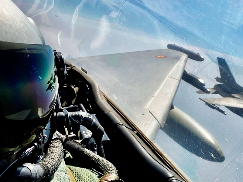 Formación de cazas desde cabina de Eurofighter