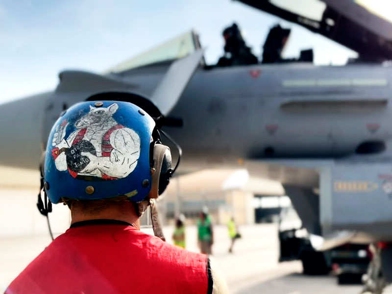 Mecánicos, armeros y personal de apoyo