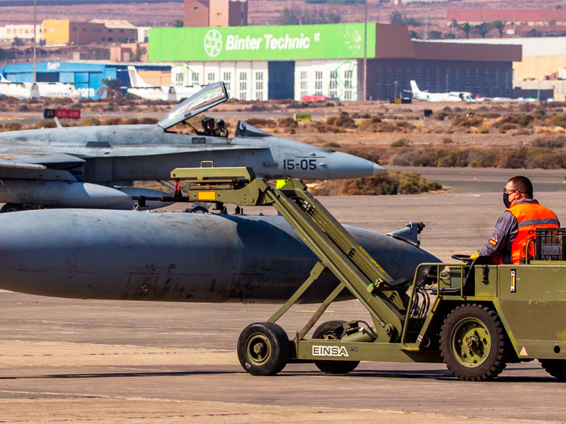 Mecánicos, armeros y personal de apoyo