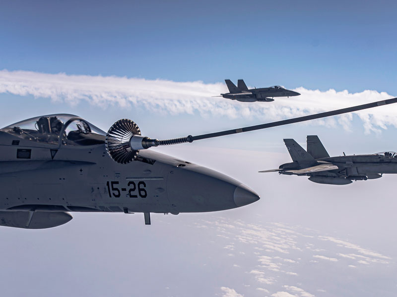 Repostaje en vuelo de F-18 del Ala 15. Foto de Raúl Hernández Sevilla