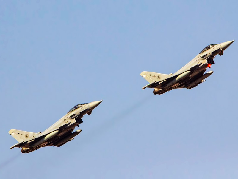 Dos Eurofighter despegando