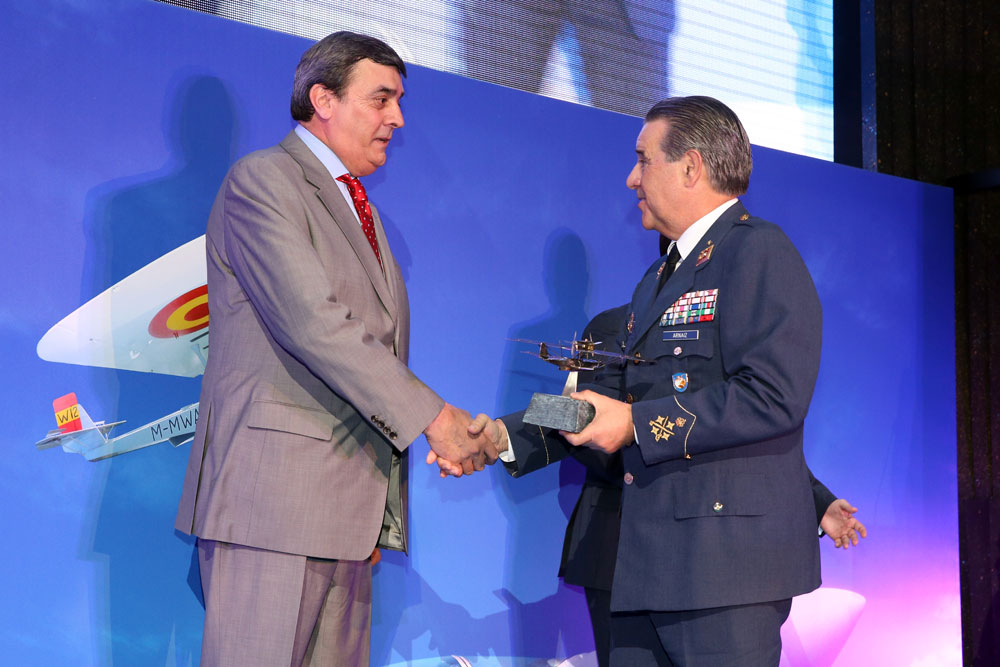 Premio a lapromoción de la cultura aeronáutica para Antonio Szigriszt