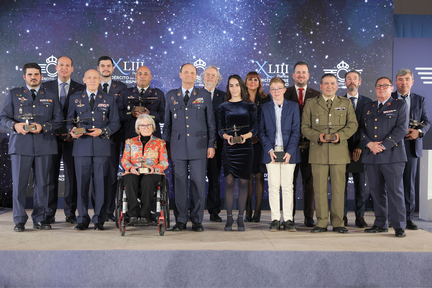 Foto de grupo con el JEMA y los galardonados 