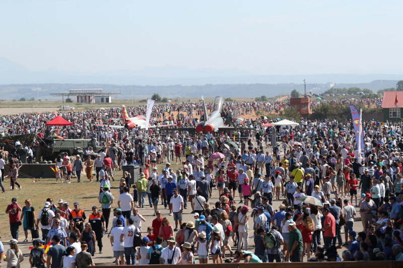 Multitud de asistentes a festival aéreo