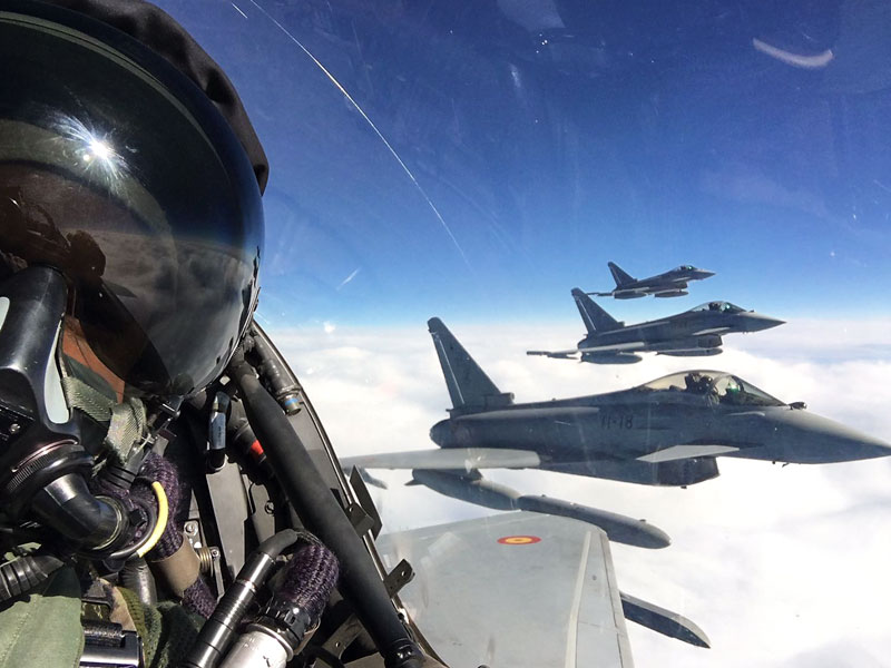 Red Flag 17-02 vuelo en formación durante el salto del Atlántico