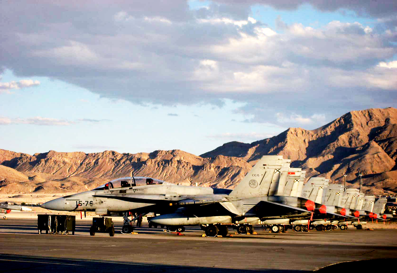 F-18 del Ala 15 en la base aérea de Nellis