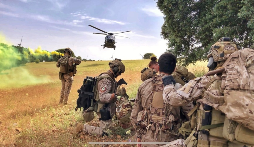 Imagen de El APROC tiene como objetivo la formación de las tripulaciones de los medios aéreos y de los equipos de fuerzas de extracción que integran las agrupaciones tácticas aéreas de recuperación de personal.