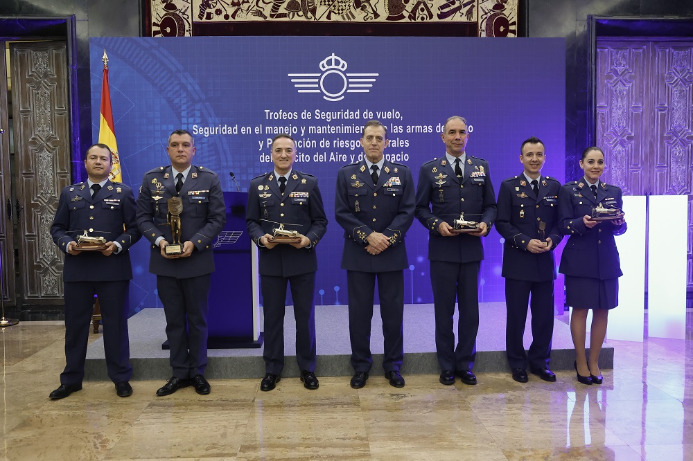 Imagen de El Ejército del Aire y del Espacio premia las actuaciones en seguridad de sus aviadores     