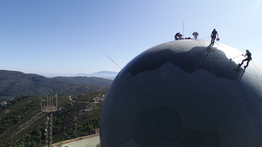 Imagen de Espectaculares imágenes de las labores de mantenimiento del radomo del EVA 11
