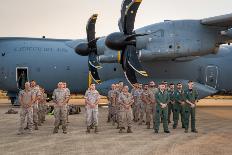 Imagen de Despega de la base aérea de Zaragoza un A400M del Ala 31 rumbo a la misión Policía Aérea del Báltico