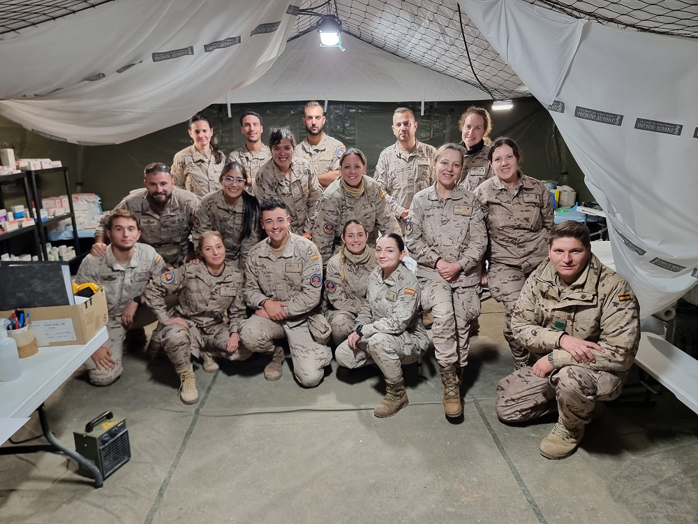 Imagen de La sanidad militar del Ejército del Aire y del Espacio con los afectados por la DANA