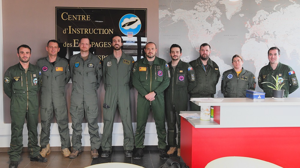 Imagen de Un piloto del Ala 35, graduado como instructor para cursos de aerotransporte táctico avanzado